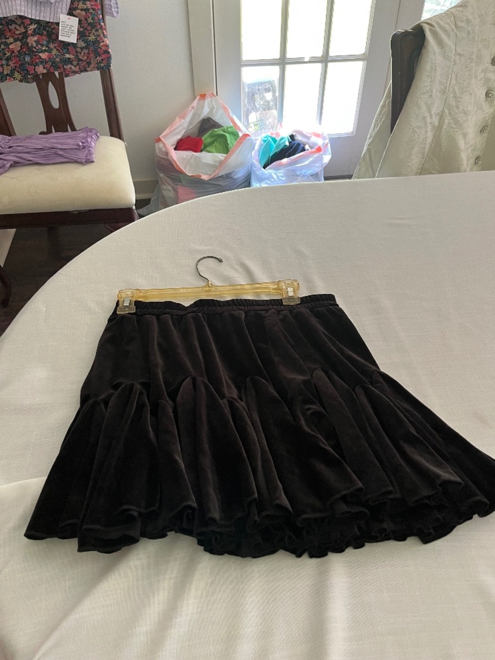 Velvet short ruffled skirt